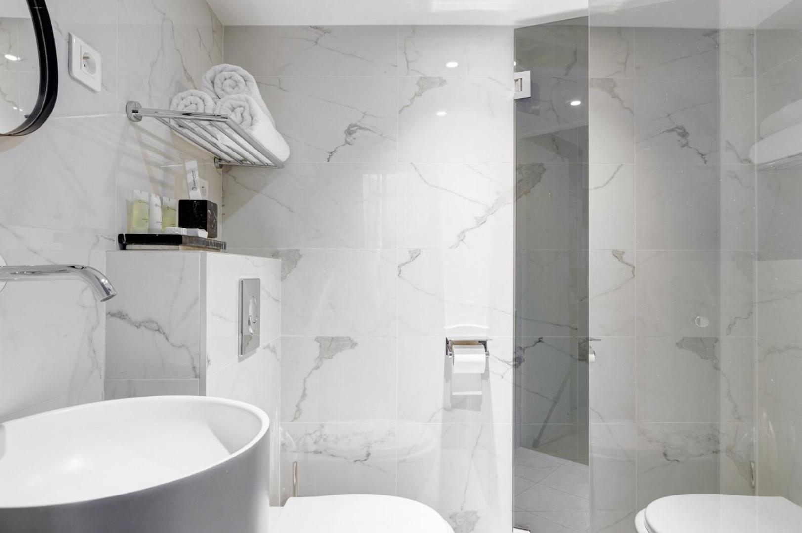 214 Vuitton - Superb In