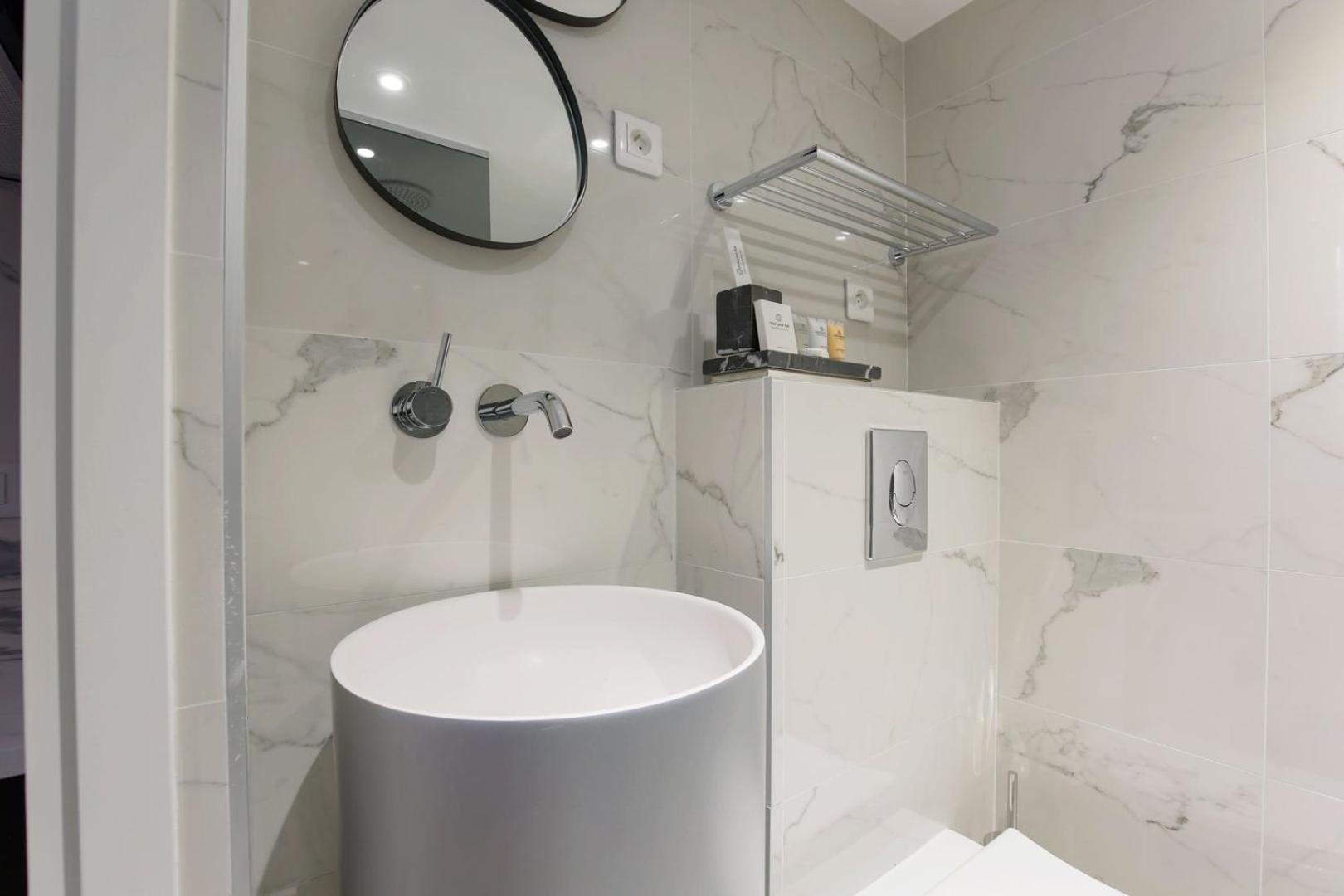 214 Vuitton - Superb In